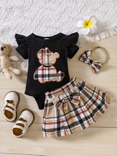 Newborn baby girl summer style – Cute lightweight outfit for sunny days
