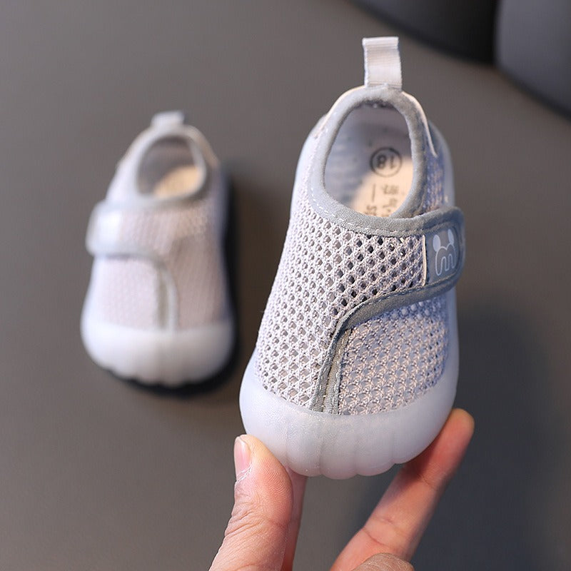 → Alt: Side view of Children’s Sports Shoes showing anti-slip design