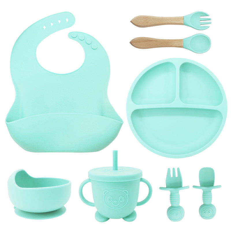 "Baby eating from 8PCS Mother and Baby Silicone Bibs, Silicone Dinner Plates, Eight-Piece Set, Baby Food Training Suction Cup Bowl, Baby Divided Tableware Set"