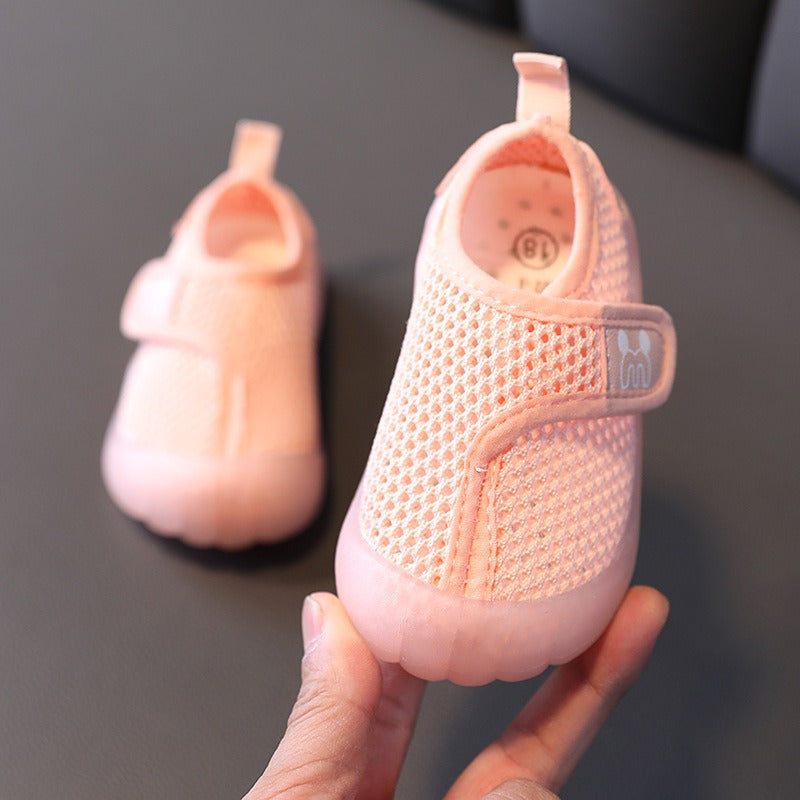 → Alt: Children’s Sports Shoes for boys and girls with soft, breathable soles