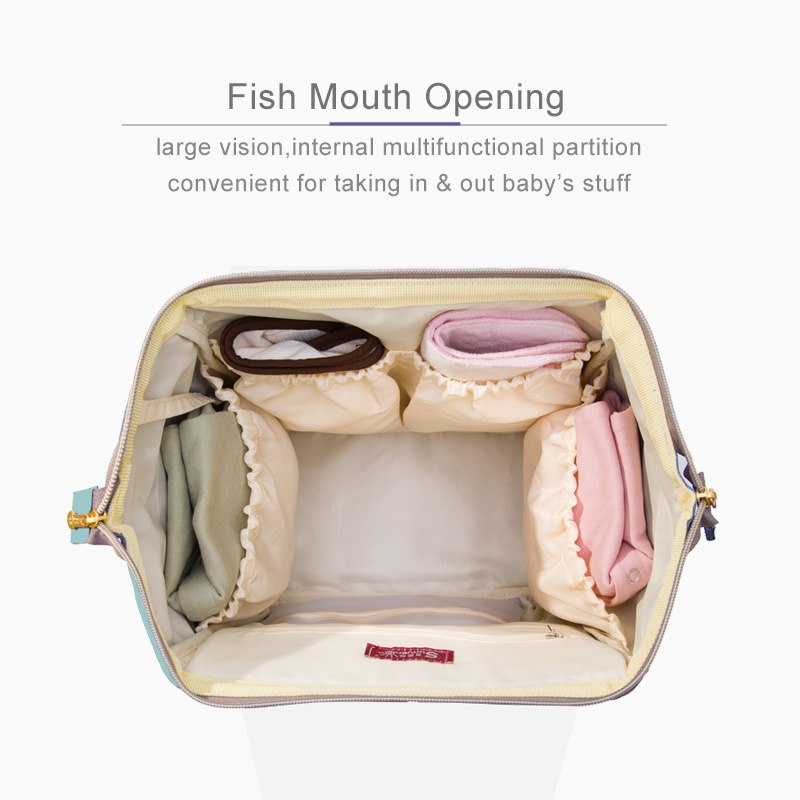 → Alt: Padded shoulder straps on Maternity Diaper Bag for comfortable carrying