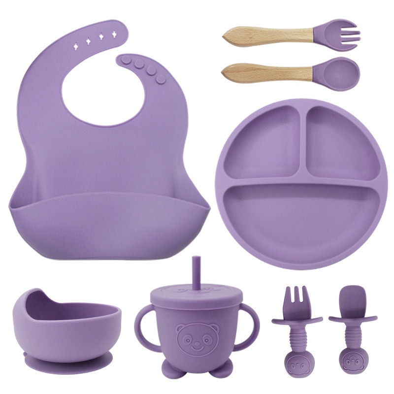 "Parent placing food in 8PCS Mother and Baby Silicone Bibs, Silicone Dinner Plates, Eight-Piece Set, Baby Food Training Suction Cup Bowl, Baby Divided Tableware Set"