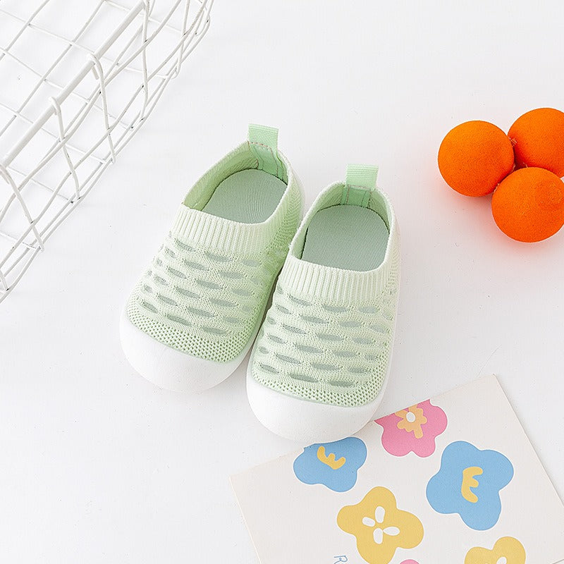 → Alt: Baby Walking Shoes for girls with soft sole and comfortable fit