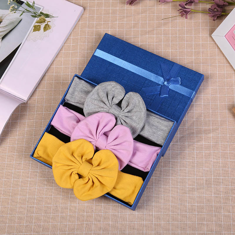 <img src="headband-baby.jpg" alt="Newborn wearing Printed Baby Headband Set with cute bow">