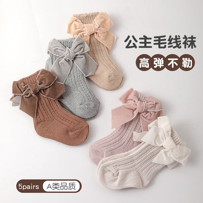 Child walking comfortably in Baby Thick Needle Socks