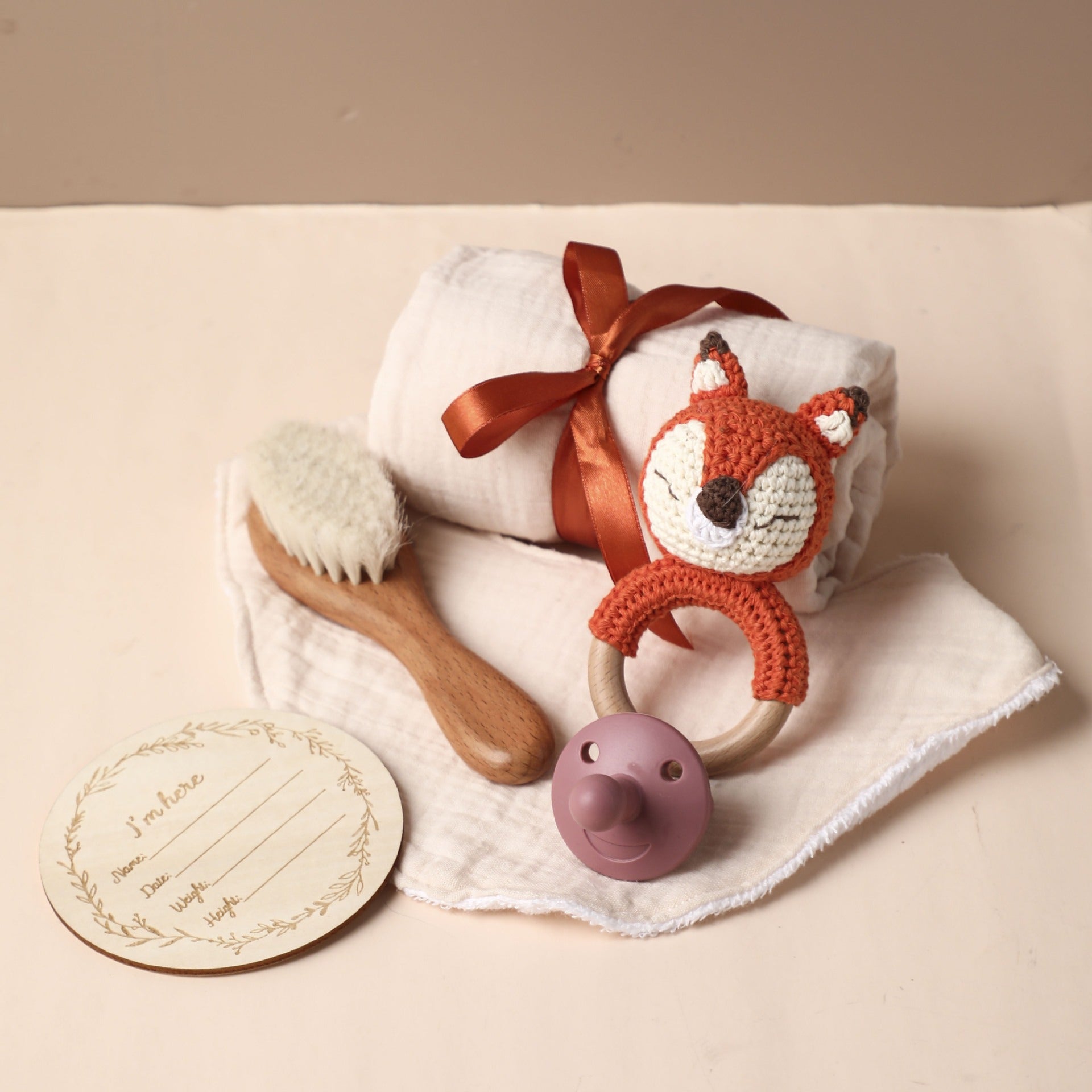 → Alt: Close-up of Infant Bath and Care Set showing towel and brush details