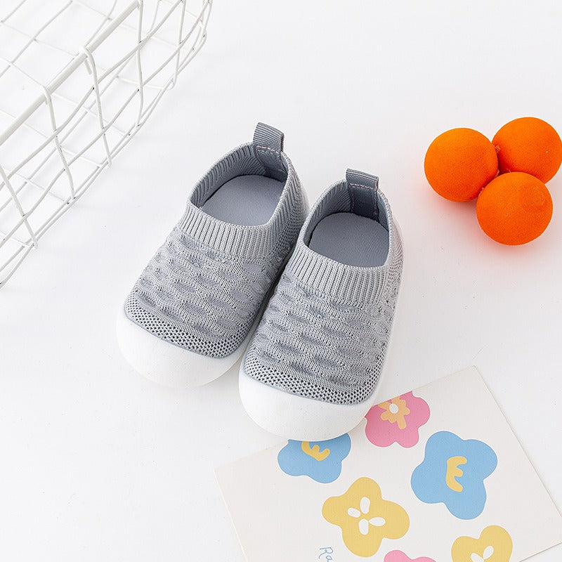 → Alt: Baby Walking Shoes for boys and girls with soft, flexible soles